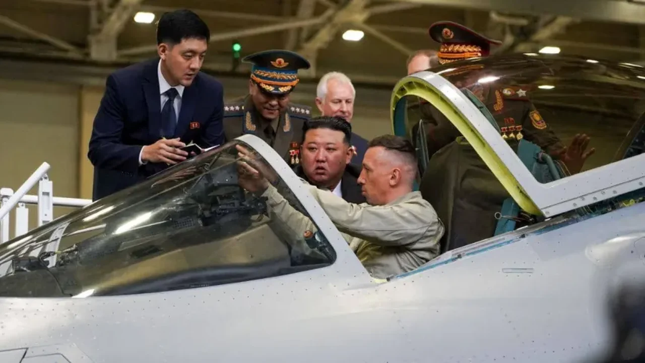 Na Rússia, Kim Jong-un visita fábricas de armas militares e inspeciona navios