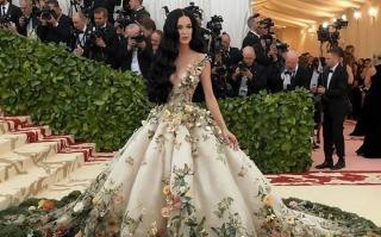 Katy Perry no Met Gala? Fotos feitas com IA enganam internautas e cantora desmente: 'Não fui'