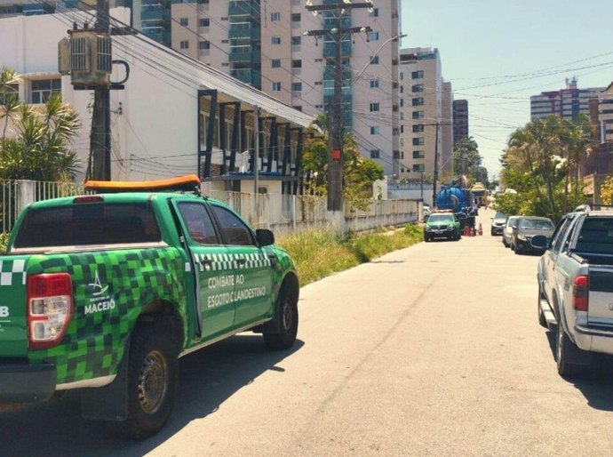 Operação Língua Suja identifica descarte irregular de efluentes em galeria pluvial