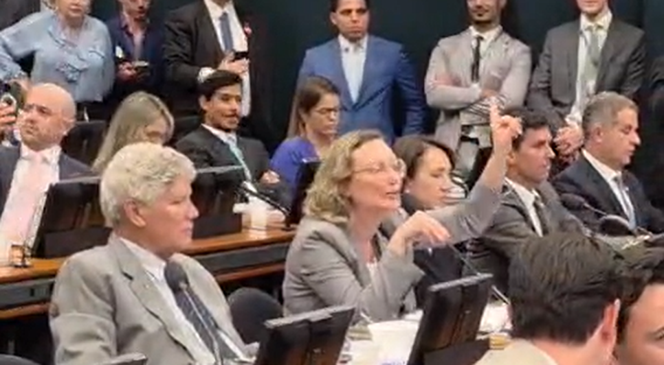 Deputados governistas e da oposição discutiram no Conselho de Ética da Câmara