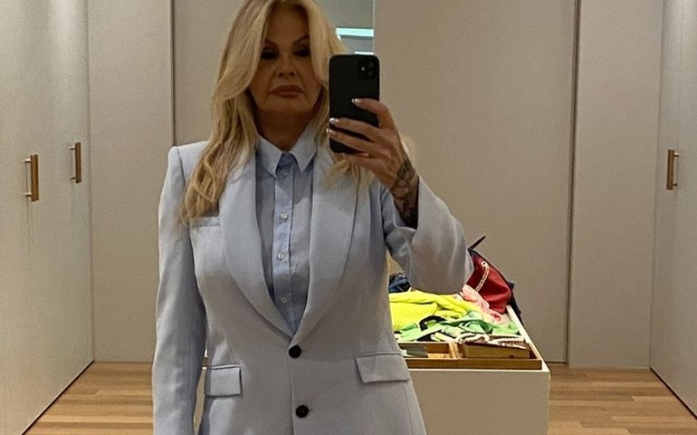 Apelidado de 'pinto' pela mãe, filho de Monique Evans com o ‘homem mais bonito do Brasil’ leva vida discreta na Espanha; entenda