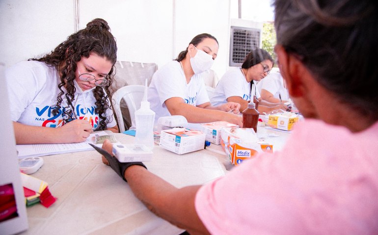 Ação do Vida Nova nas Grotas leva atendimento domiciliar ao Jacintinho