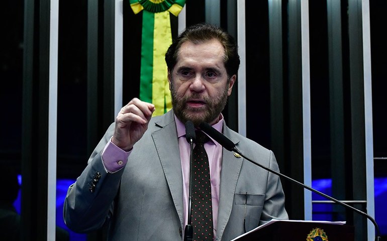 Plínio Valério volta a defender mandatos para ministros do STF