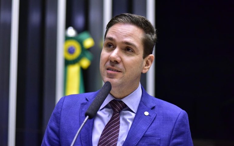 Comissão aprova obrigatoriedade de hospitais a orientarem pais sobre teste do pezinho
