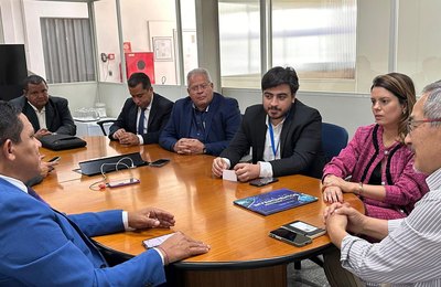 Prospecção: secretária Caroline Balbino visita indústria Kanaflex em São Paulo