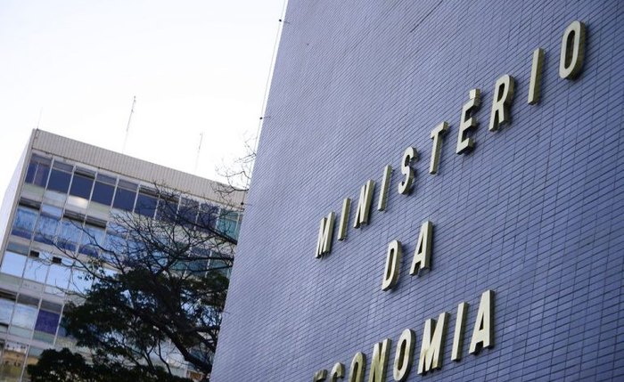 Ministério quer segurar a chave do cofre até 4 de abril, prazo final reajuste salarial Ministério quer segurar a chave do cofre até 4 de abril, prazo final reajuste salarial