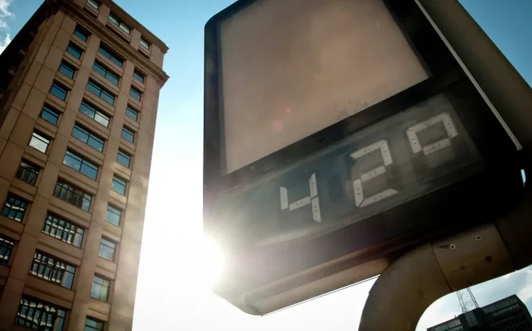 Refugiados, calor escaldante e maratonas: o ano de 2023 em dez recordes