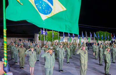 Polícia Militar de Alagoas celebra 194 anos com outorga de medalhas e promoções