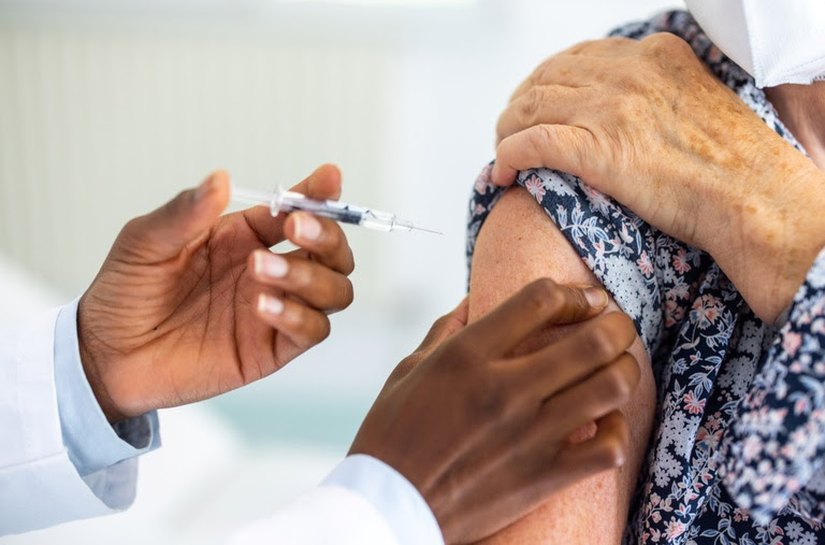 Governo do Brasil alerta que vacinação contra gripe deve ser intensificada antes do inverno