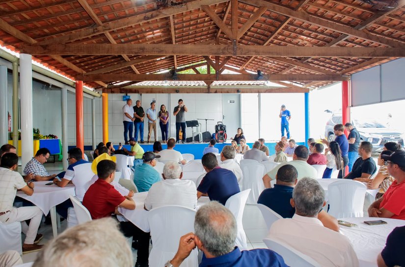 Prefeito de Coruripe reúne agricultores familiares para agradecer parceria e reforçar investimentos na merenda escolar