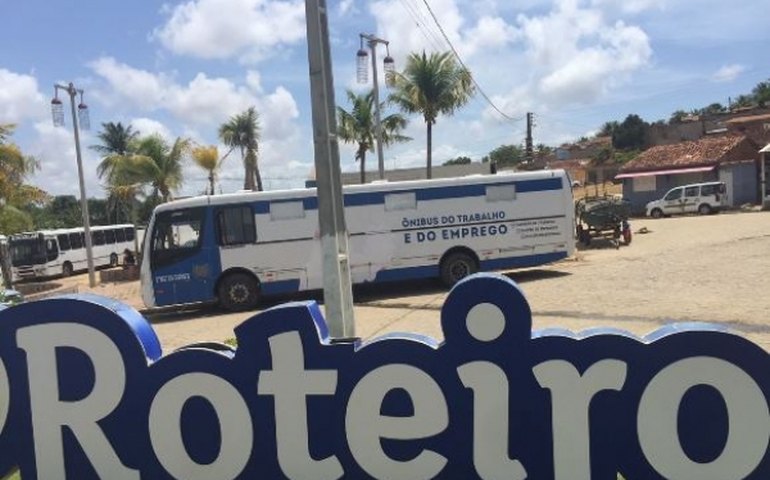 Ônibus do Sine emite 60 carteiras de trabalho durante visita ao município de Roteiro
