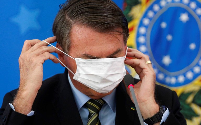 Bolsonaro alega falta de dinheiro e oferece imóvel para desbloquear contas e manter a família