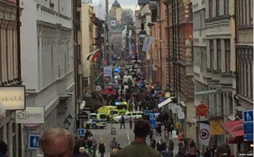 Veículo atropela pedestres e mata três pessoas na Suécia