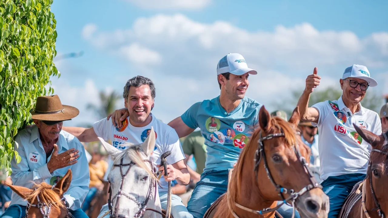 Isnaldo Bulhões participa de cavalgada em homenagem a Demor Targino e celebra tradição de mais de 70 anos