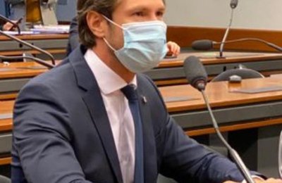 Comissão aprova texto de Pedro Vilela que garante exame emergencial para revalidar diplomas de médicos 