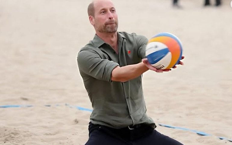 Príncipe William faz passeio de barco de Paquetá a Guapimirim e planta muda de mangue-branco