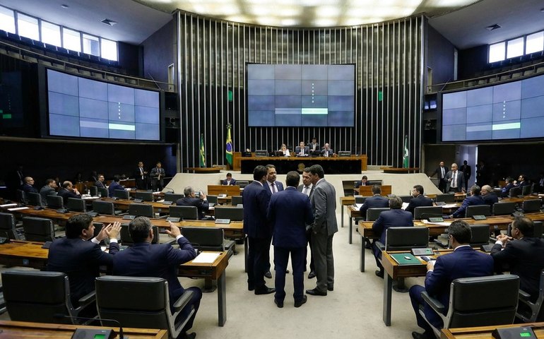 Câmara aprova texto-base de projeto que reduz benefícios fiscais