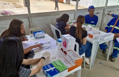 SMS intensifica cuidados com a saúde do homem em ação de testagem rápida no Benedito Bentes