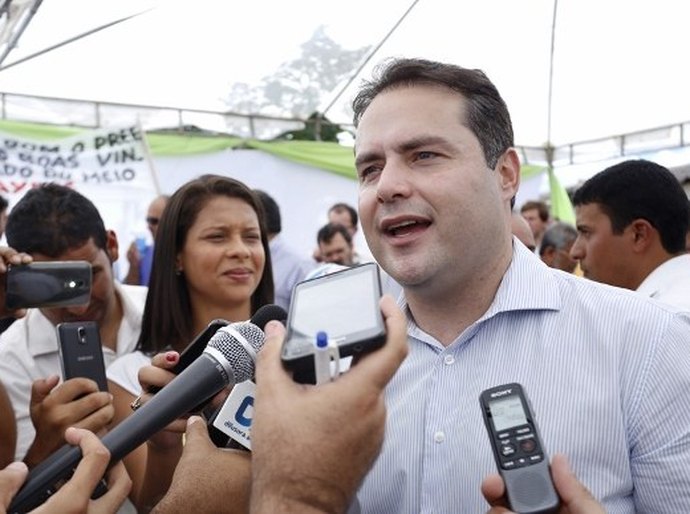 Antecipação de salário só foi possível com grande esforço, esclarece Renan Filho