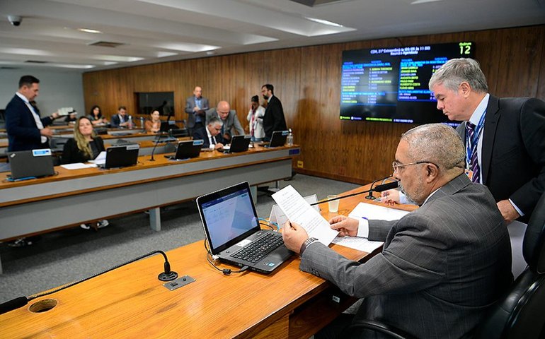 CDH pode votar oferta de Libras em exame da OAB