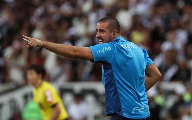 Quem é João Martins, auxiliar de Abel Ferreira no Palmeiras e acusado de xenofobia pela CBF