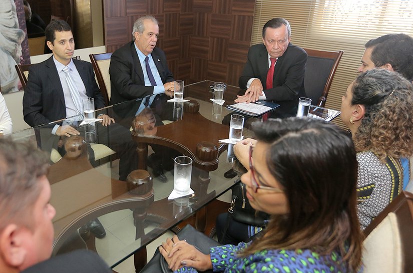 Vice-presidente do TJ discute derrubada de vetos ao PCCR em reunião na ALE