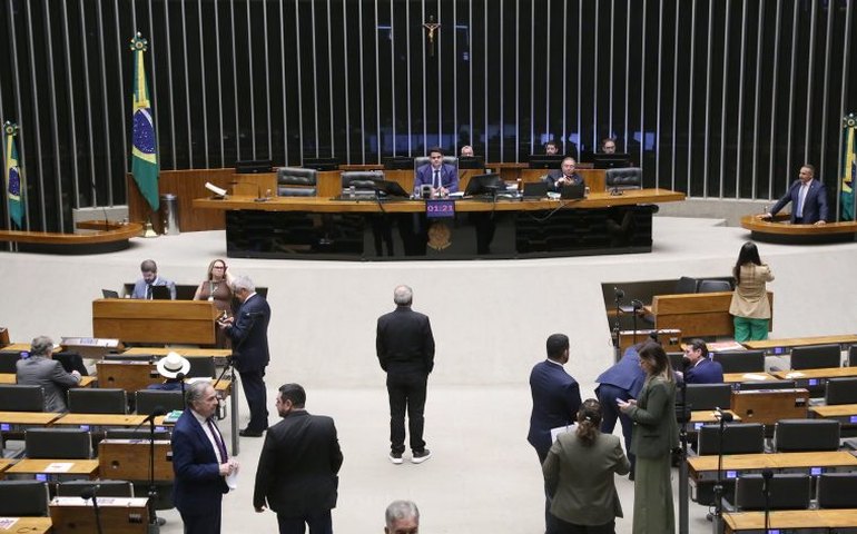 Deputados aprovam urgência para projetos de auxílio a atingidos por enchentes em MG