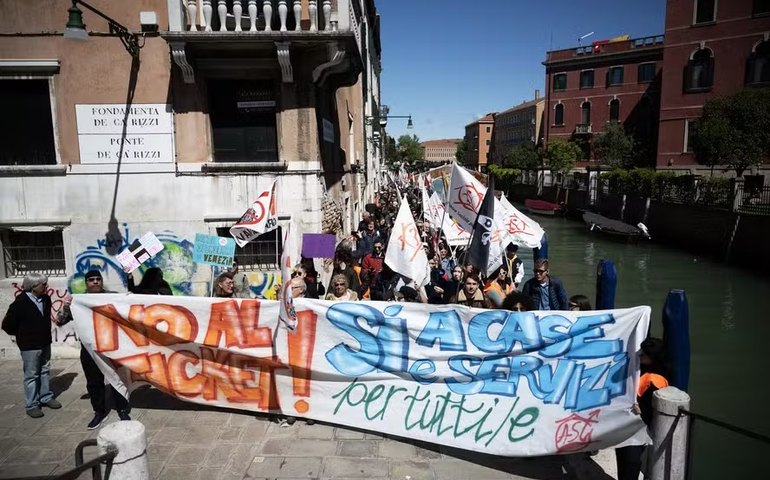 Moradores de Veneza protestam contra cobrança de taxa para visitantes: 'Parque de diversões'