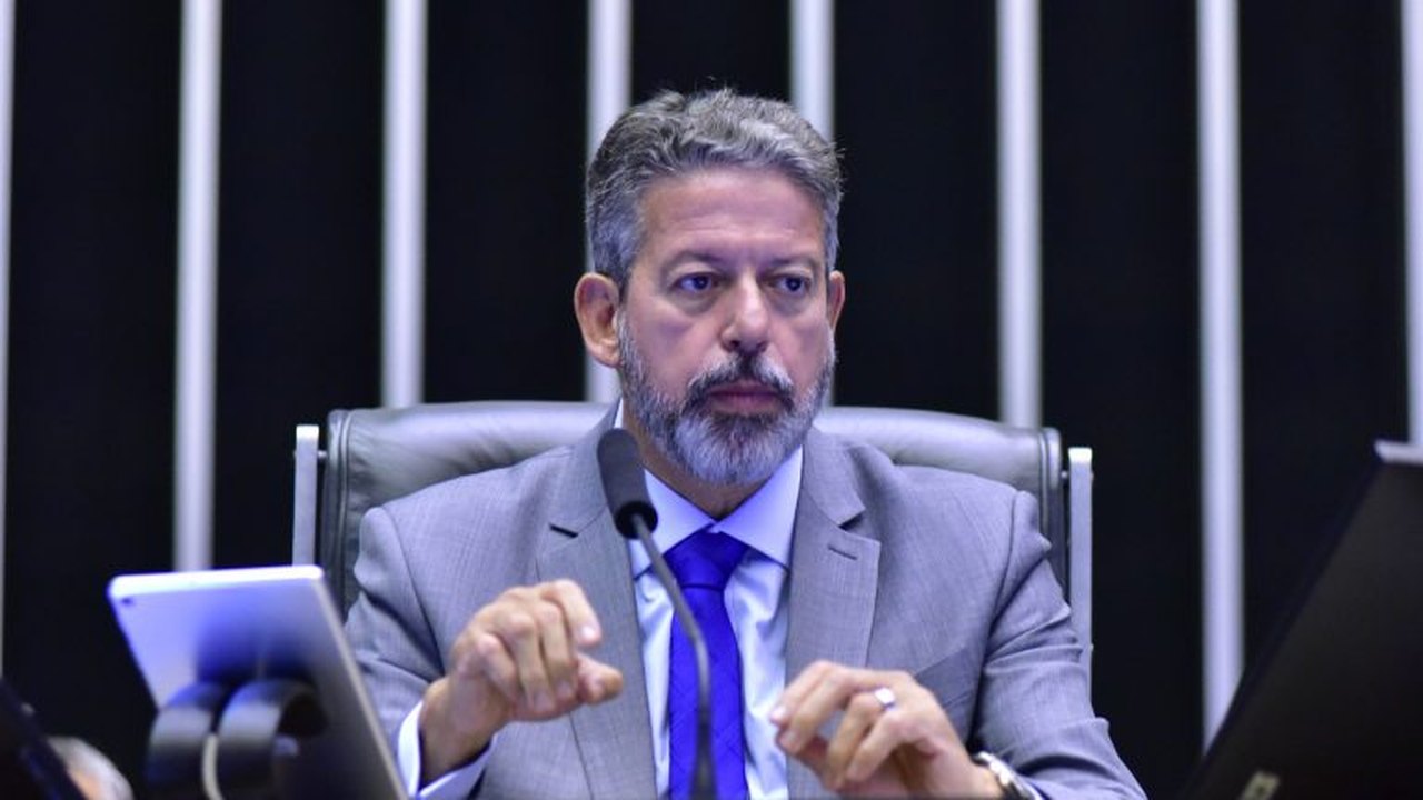 Lira negocia veto de R$ 5,6 bi a emendas