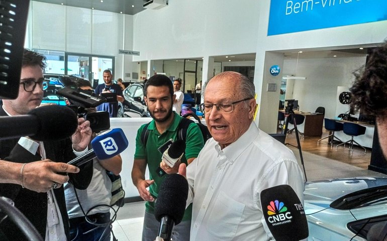 'Se depender de Lula, o diálogo é para ontem', diz Alckmin sobre tarifaço