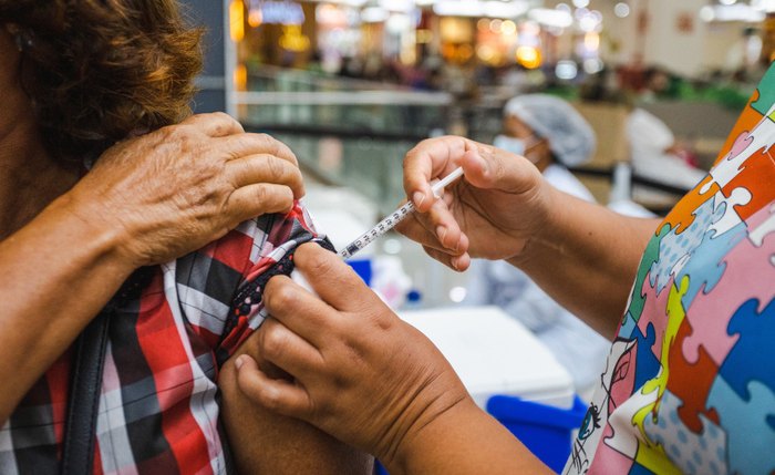 Vacinação contra a covid com o imunizante Pfizer Bivalente está temporariamente suspensa em Maceió