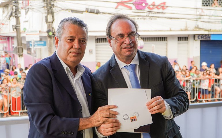 Prefeitura e Correios homenageiam o vereador Fábio Henrique com a obliteração do Selo de 99 anos de Arapiraca
