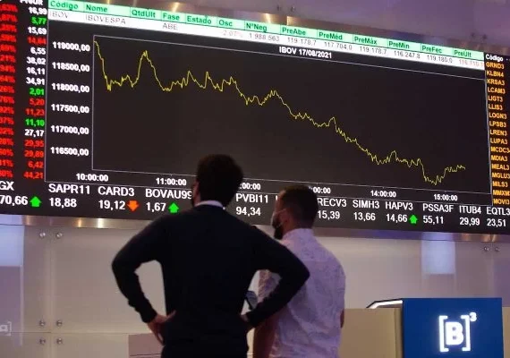 Ex-funcionários relatam demissões no mercado financeiro pelo Linkedin