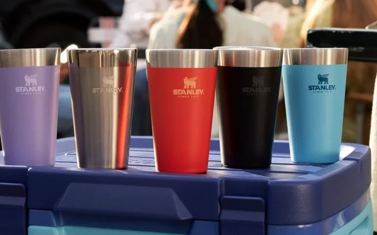 Stanley anuncia recall no Brasil de tampas de dois modelos de garrafas térmicas