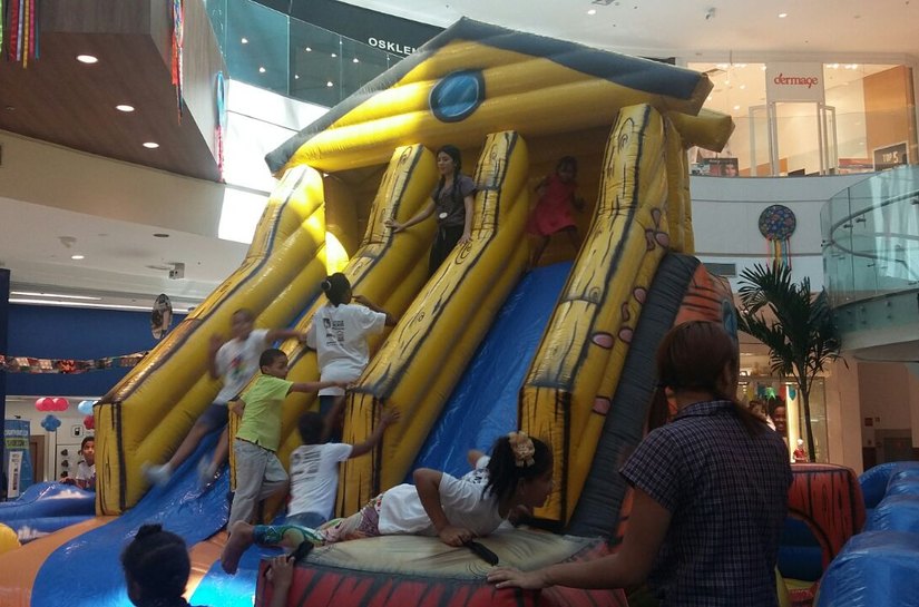 Crianças atendidas pela Semas têm dia de lazer em shopping