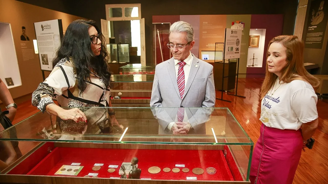 Presidente Fábio Bittencourt prestigia abertura de exposição histórica no Museu do TJAL