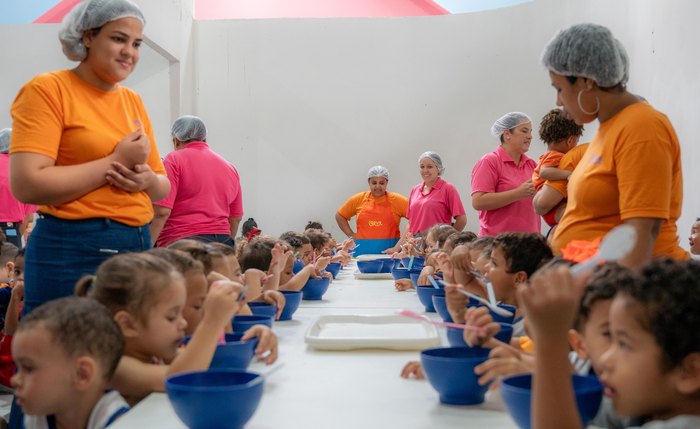 Políticas públicas de melhorias salariais para servidores da Educação marcam a gestão de JHC Políticas públicas de melhorias salariais para servidores da Educação marcam a gestão de JHC