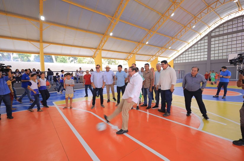 Prefeito Luciano inaugura ginásio poliesportivo e anuncia mais obras em Arapiraca