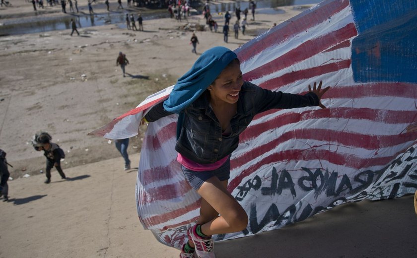 Justiça bloqueia ordem executiva de Trump que põe fim à cidadania para filhos de imigrantes