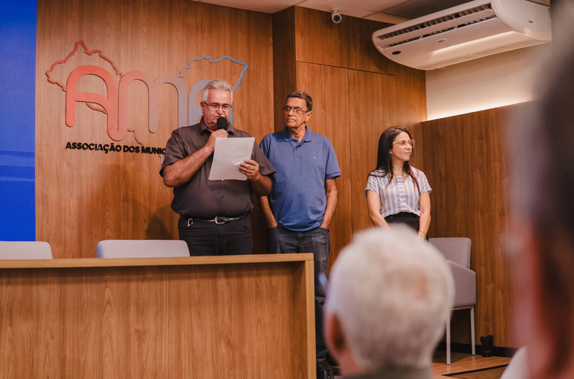 Funasa apresenta editais de saneamento a prefeitos alagoanos em reunião na AMA