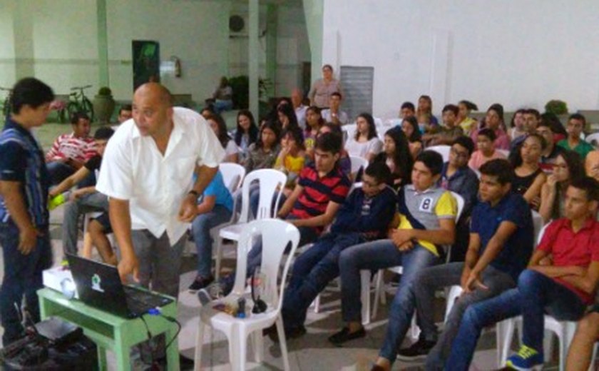 Prefeitura leva projeto &#8216;Papo Sério&#8217; às escolas de Arapiraca