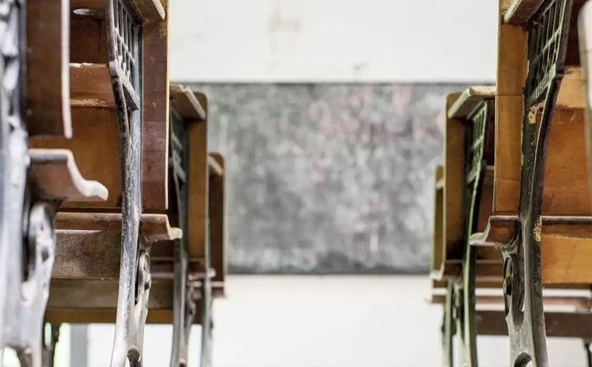Professora fica levemente ferida após artefato explosivo ser lançado em escola de SP