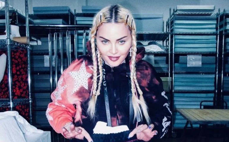 Madonna é Vasco ou Flamengo? Cantora já posou com camisas dos dois times