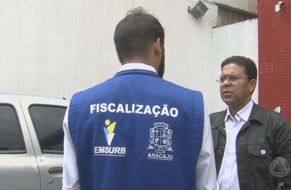Funcionários da Emsurb são assaltados durante limpeza de canal no bairro Santos Dumont