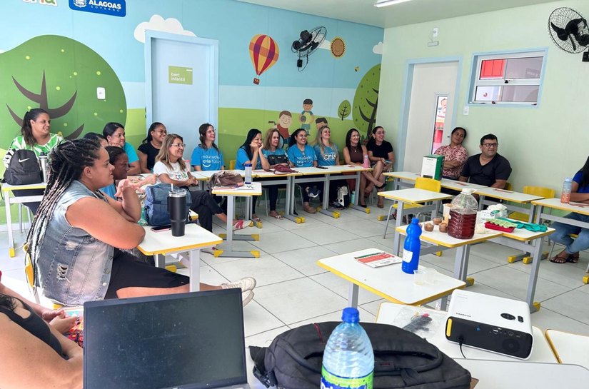 “ Cultivar Água Cria Vida' leva orientações sobre uso sustentável da água para creches Cria da Grota do Cigano e de Marechal Deodoro