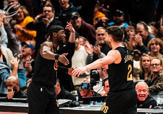 Cleveland Cavaliers derrota Warriors, chega a 10 vitórias e bate recorde de 64 anos na NBA