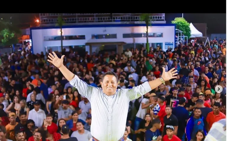 Vídeo: em festa junina, prefeito manda seguranças ‘descer o cacete em quem brigar’