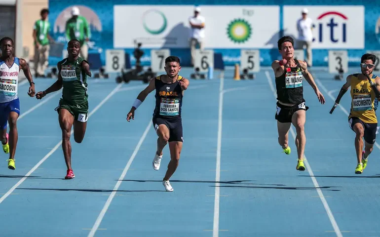 Brasileiros fazem seu melhor tempo da temporada, mas ficam fora da final do 4x400m no atletismo