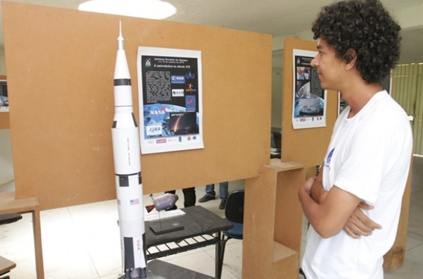 Semana Mundial do Espaço atrai estudantes interessados em astronomia