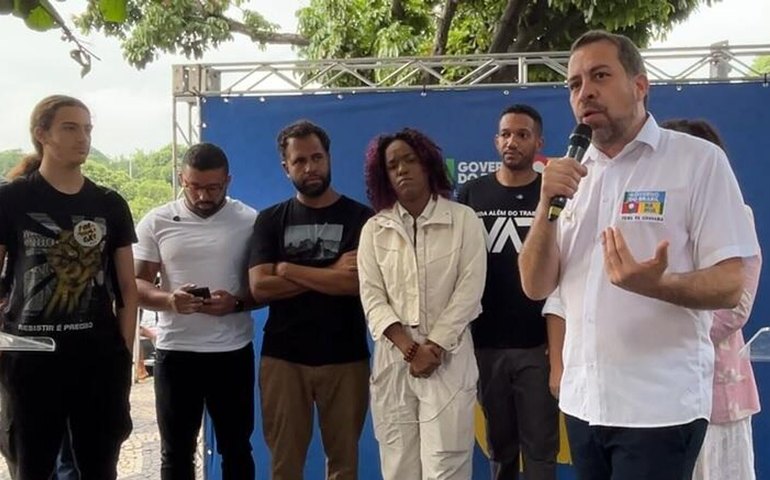 Fim da escala 6 x 1 pode impulsionar valorização da CLT entre jovens, afirma Boulos